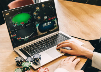 Vive la emoción del póker online en Strendus