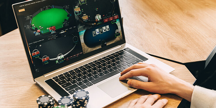 Vive la emoción del póker online en Strendus