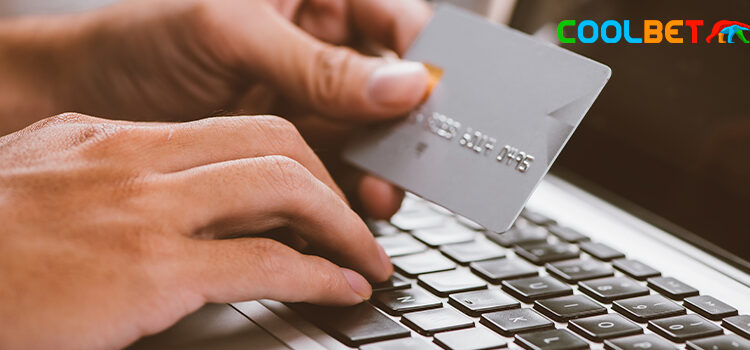 hombre-realizando-deposito-en-coolbet-con-metodos-de-pago