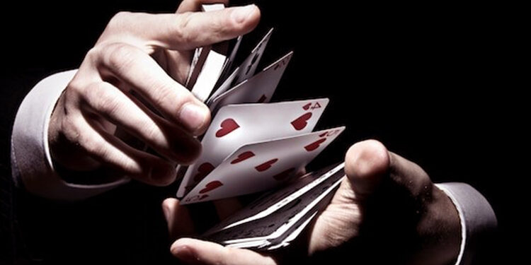 cartas blackjack en manos